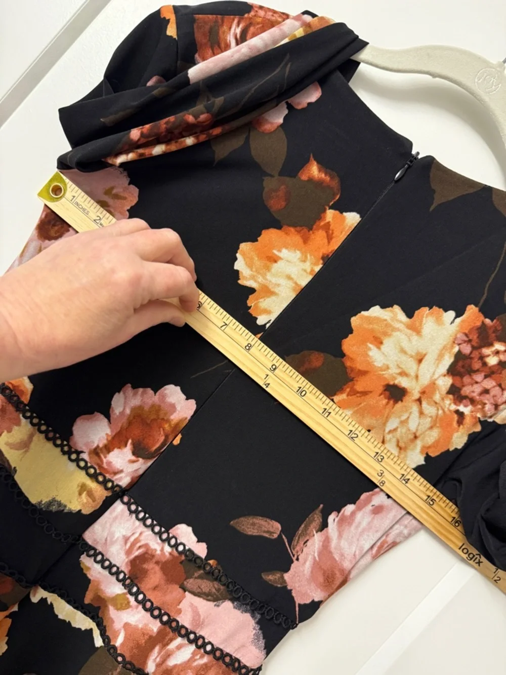 Taylor Dark Floral Jersey Midi Dress New with Tags Crochet Trim Size 2 Romantic - Picture 10 of 11